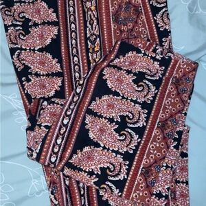 Latina/pattern legging flares